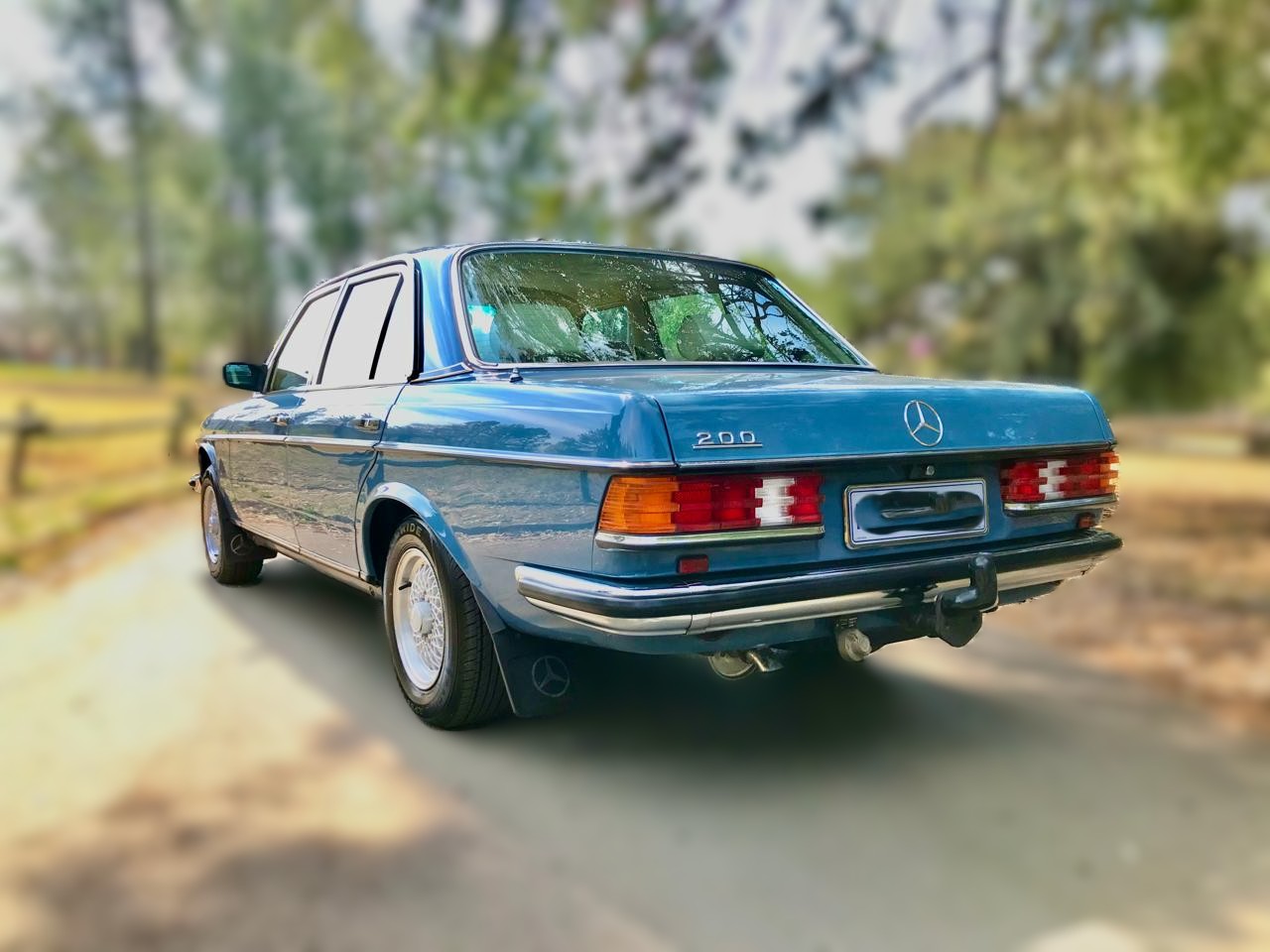 1984 Mercedes Benz W123 200