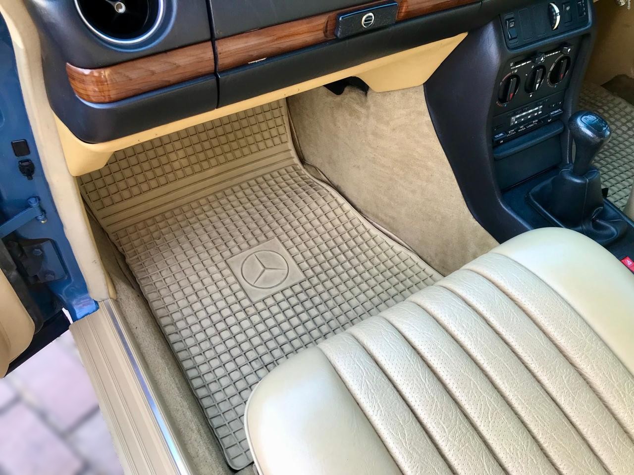 1984 Mercedes Benz W123 200